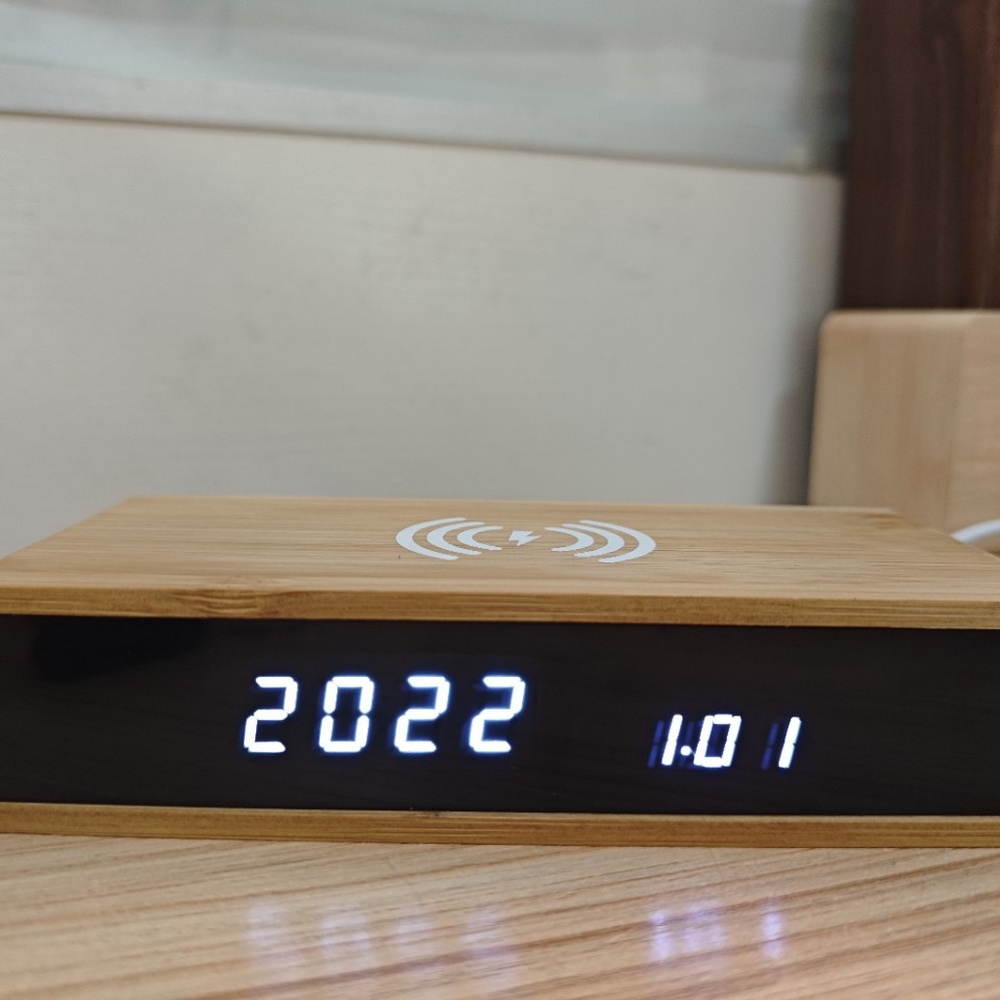 다기능 대나무 디지털 시계 무선 충전기 LED 미러 표 - Office Table Accessories Unique 리뷰 및 가격